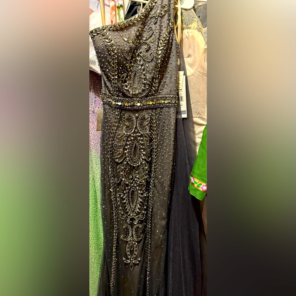 Colors gray dress(I will not text or email only talk and purchase threw here)
